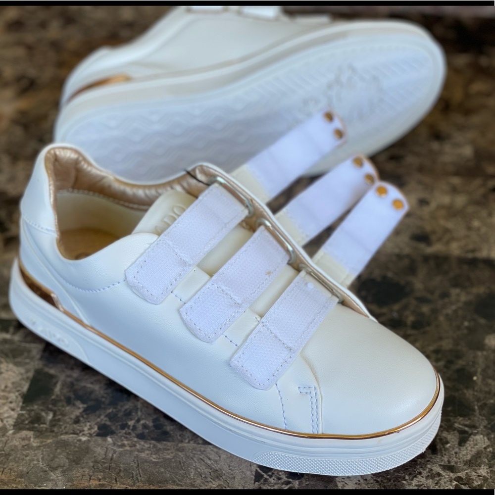 NEW VLADO Girls' Mila Casual Sneakers - Picture 4 of 13